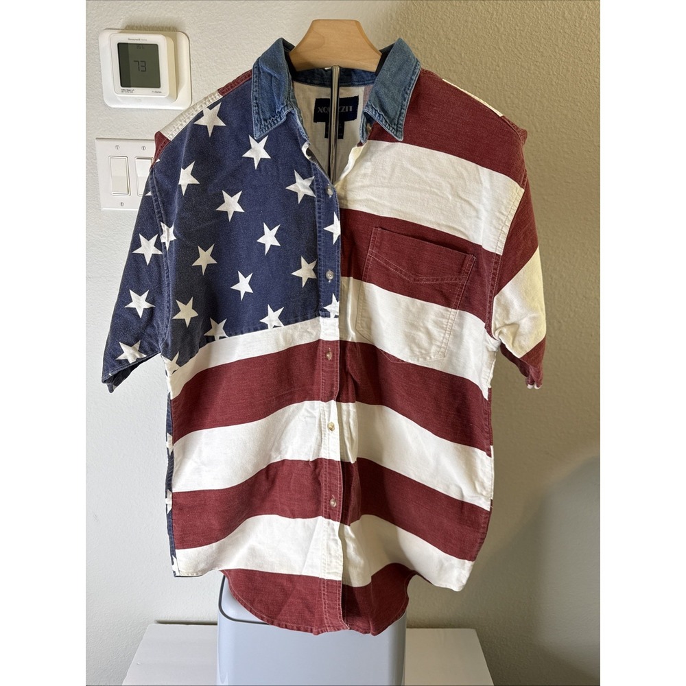 Vintage XQUIZZIT USA Flag Themed Button Down Shirt Size M